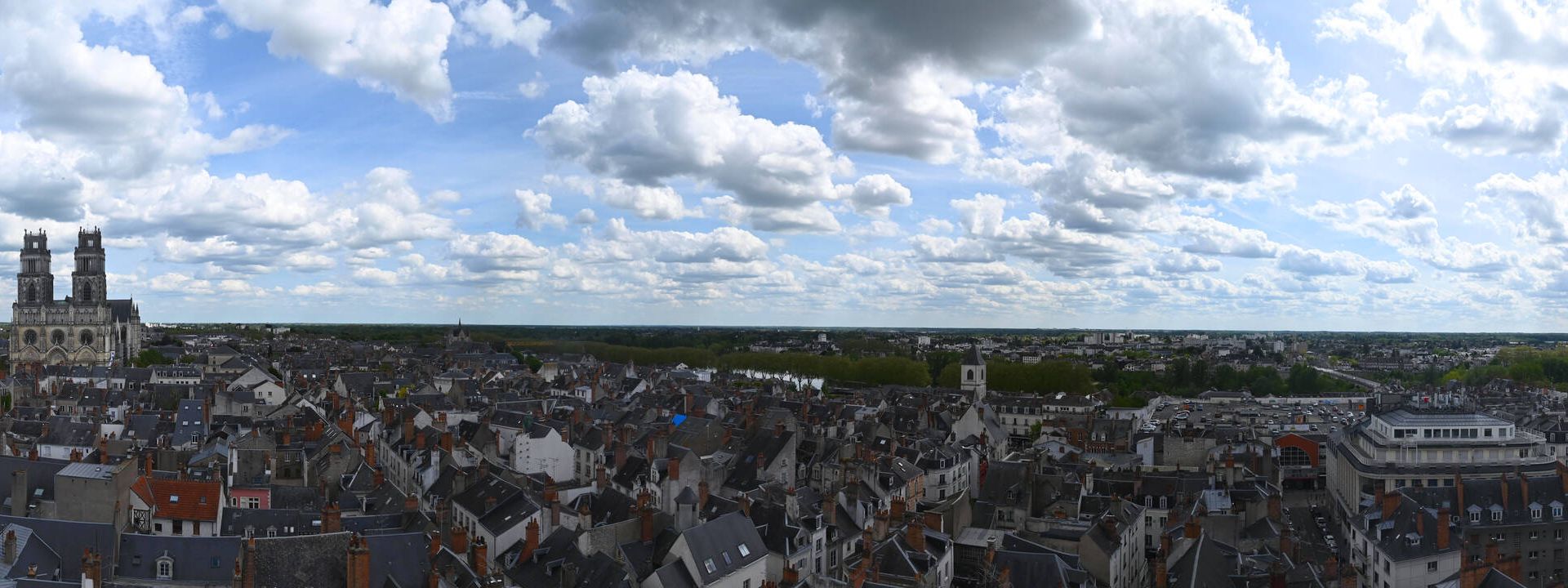 Orléans › Sud-est: Parking Couvert des Halles-Châtelet - Cathédrale Sainte-Croix d'Orléans