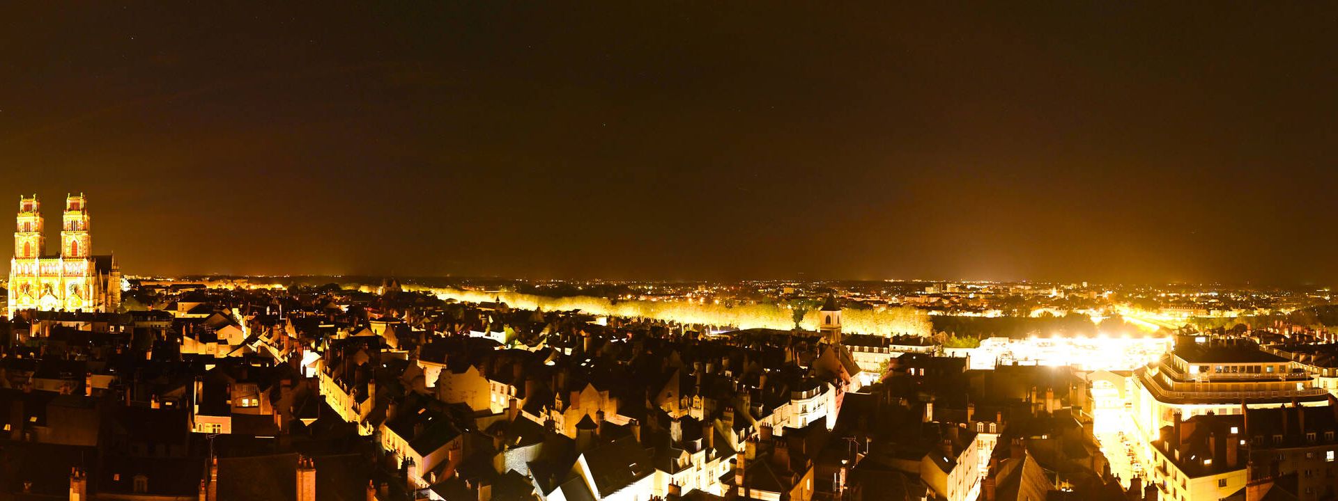 Orléans › Sud-est: Parking Couvert des Halles-Châtelet - Cathédrale Sainte-Croix d'Orléans