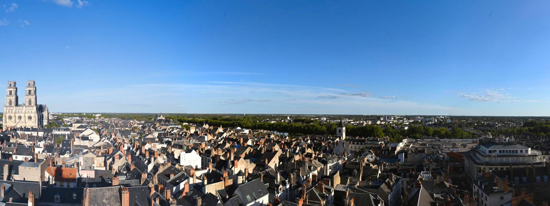 Orléans › Sud-est: Parking Couvert des Halles-Châtelet - Cathédrale Sainte-Croix d'Orléans
