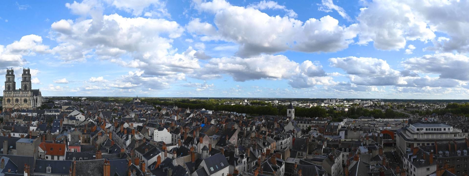 Orléans › Sud-est: Parking Couvert des Halles-Châtelet - Cathédrale Sainte-Croix d'Orléans