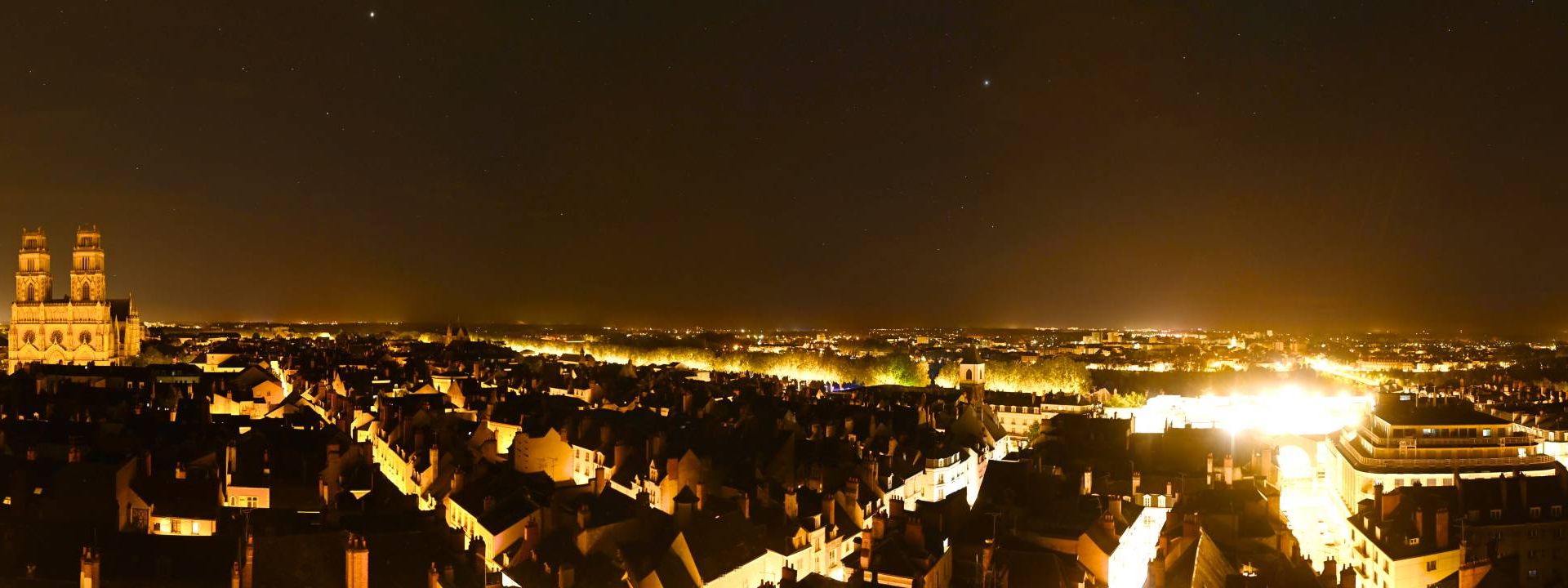 Orléans › Sud-est: Parking Couvert des Halles-Châtelet - Cathédrale Sainte-Croix d'Orléans