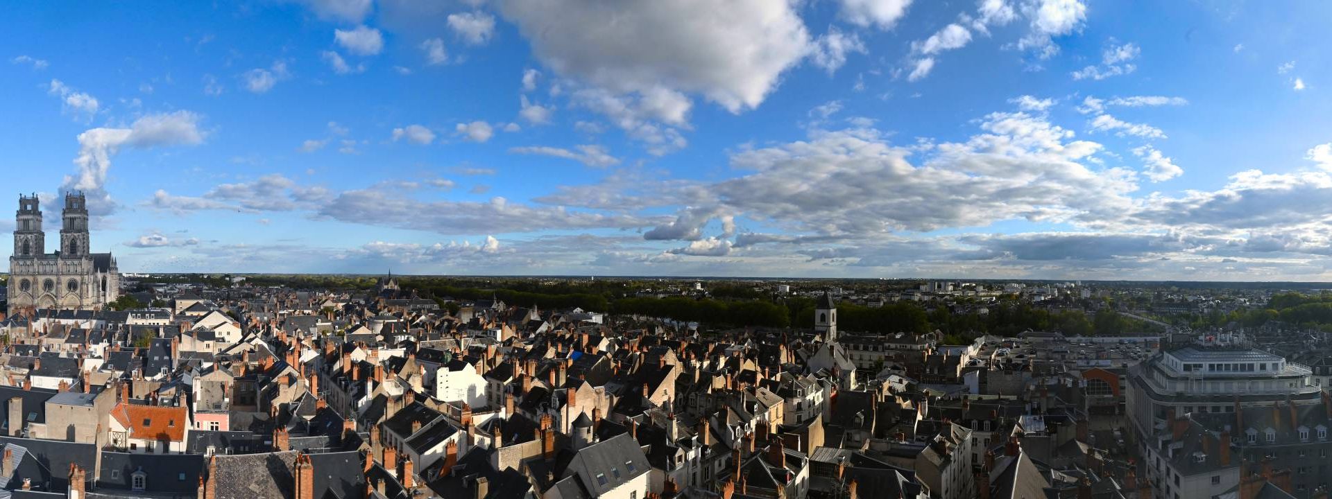 Orléans › Sud-est: Parking Couvert des Halles-Châtelet - Cathédrale Sainte-Croix d'Orléans
