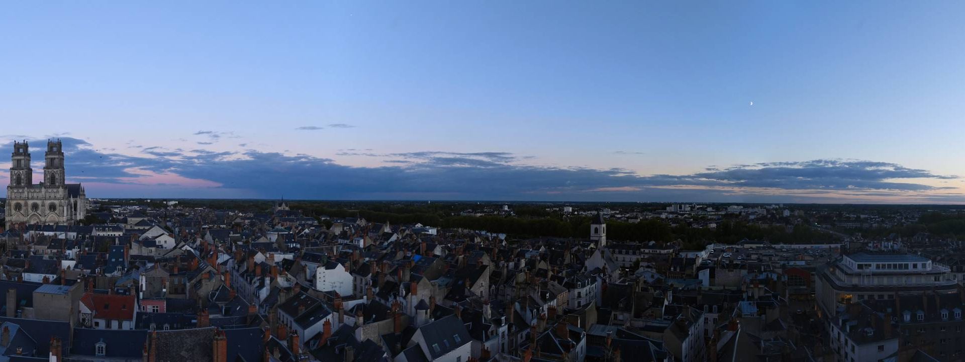 Orléans › Sud-est: Parking Couvert des Halles-Châtelet - Cathédrale Sainte-Croix d'Orléans