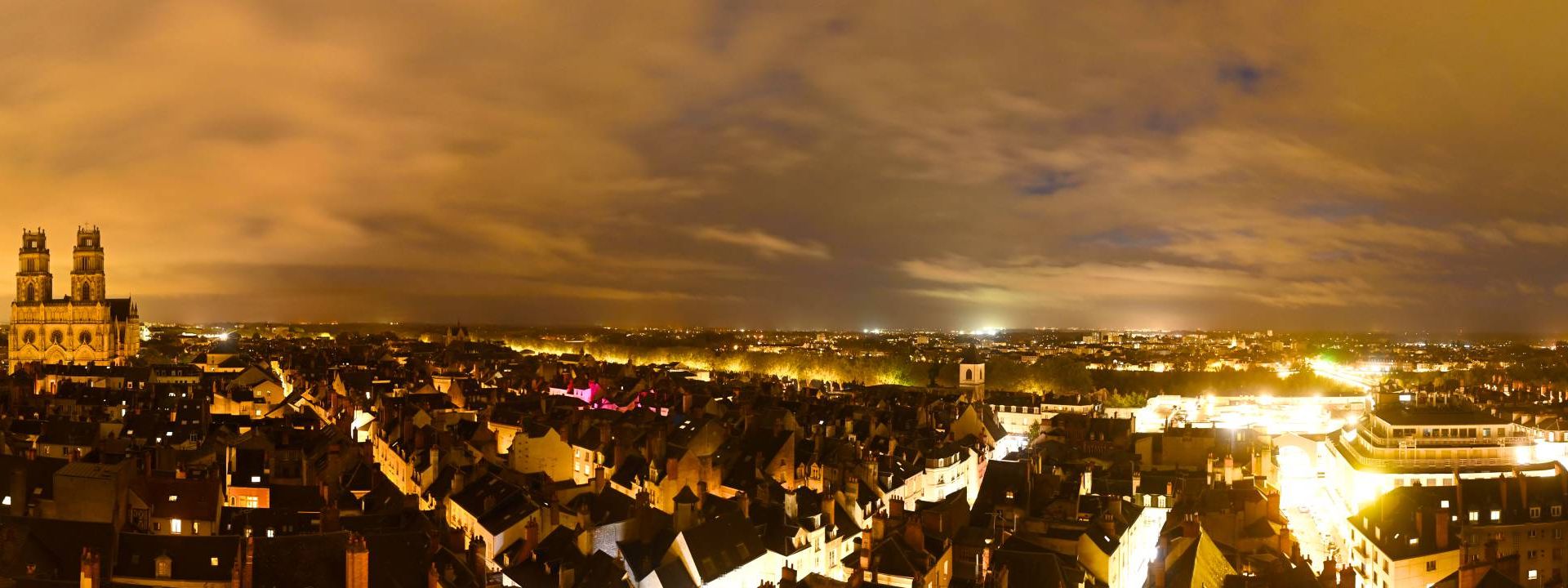 Orléans › Sud-est: Parking Couvert des Halles-Châtelet - Cathédrale Sainte-Croix d'Orléans