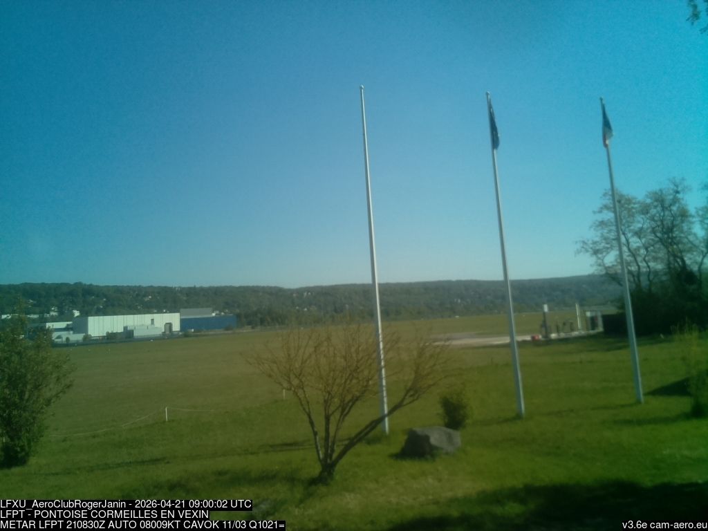 Les Mureaux › Nord-est: Les Mureaux Airport