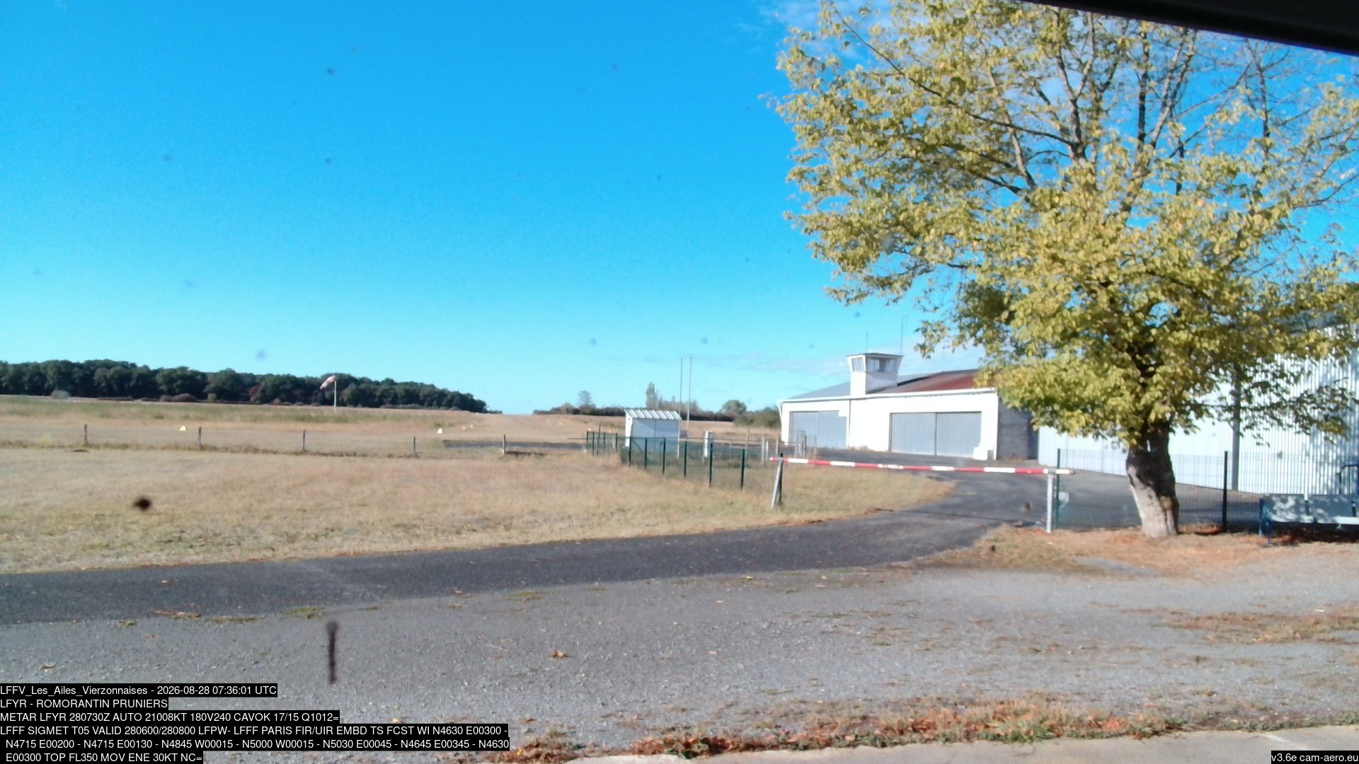 Méreau › Sud-ouest: Aérodrome de Vierzon