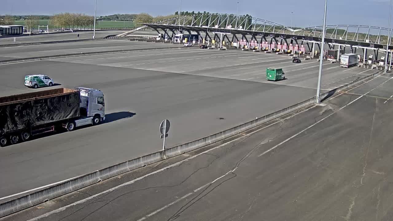 Montereau-sur-le-Jard: Melun-A5 près de Melun, Barrière de péage des Eprunes, vue orientée vers Paris