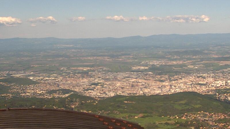 Saint-Jean-des-Ollières: Vue de Clermont-Ferrand depuis le sommet du Puy de Dome
