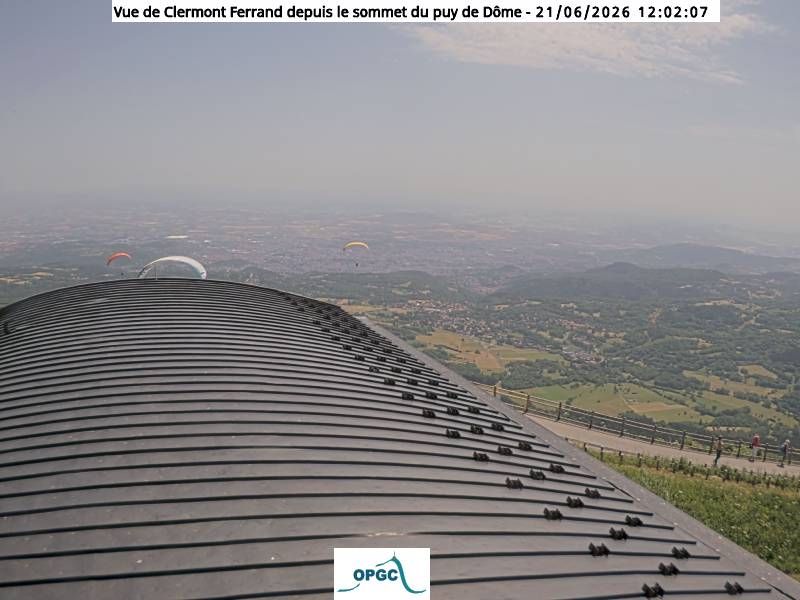 Saint-Jean-des-Ollières: Vue de Clermont-Ferrand depuis le sommet du Puy de Dome