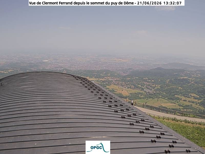 Saint-Jean-des-Ollières: Vue de Clermont-Ferrand depuis le sommet du Puy de Dome
