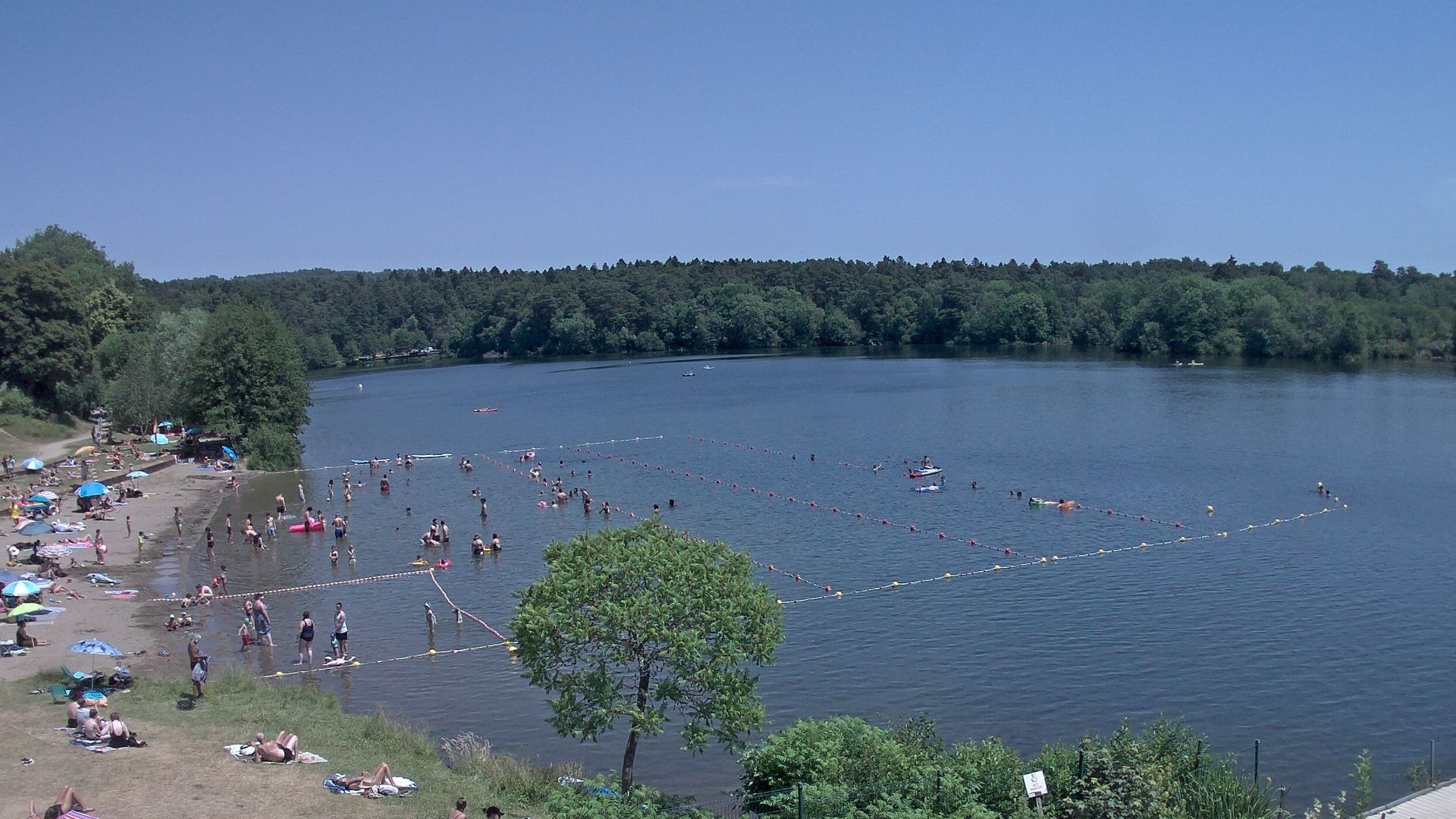Aydat › Nord-est: Plage d’Aydat