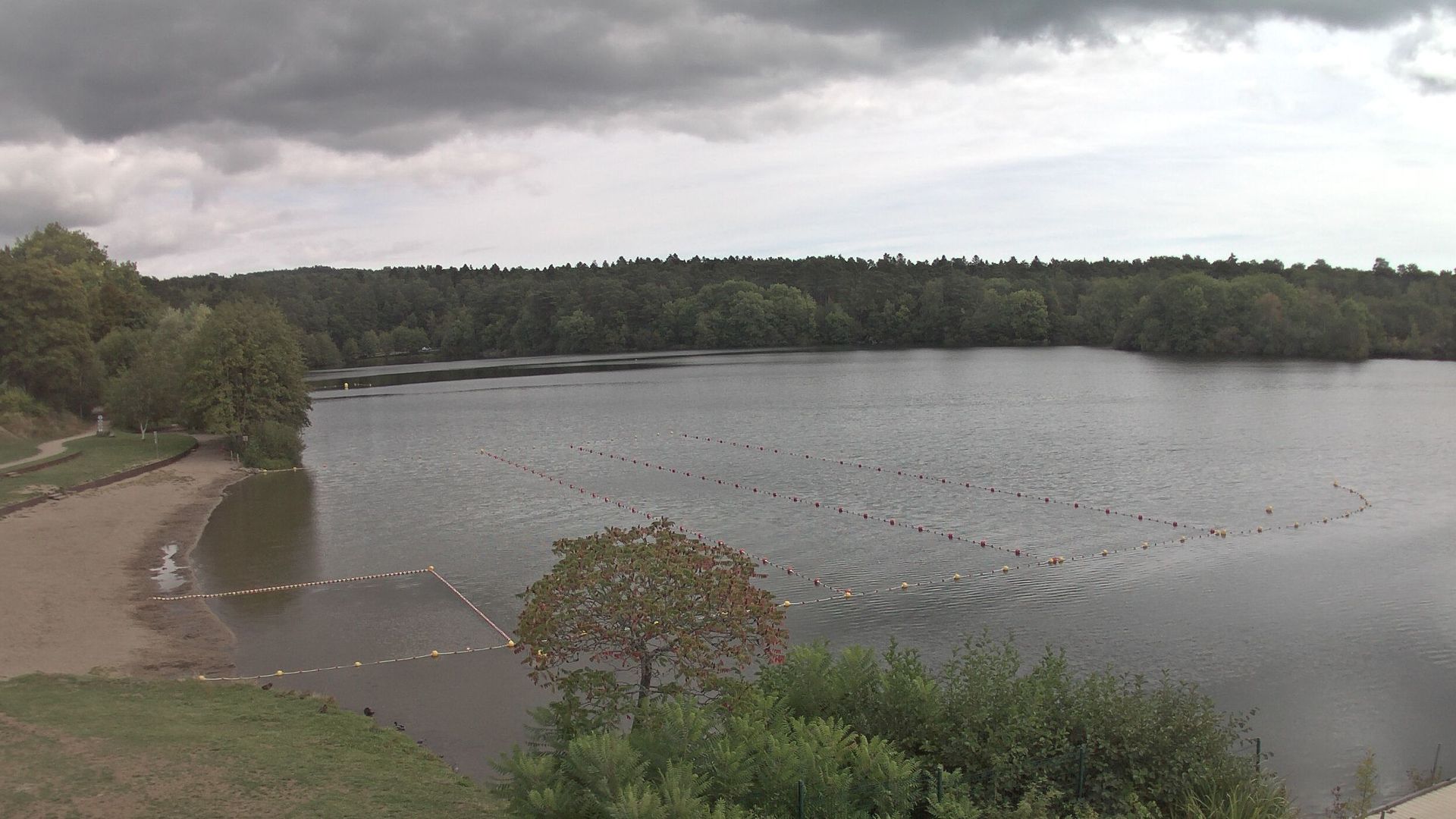 Aydat › Nord-est: Plage d’Aydat
