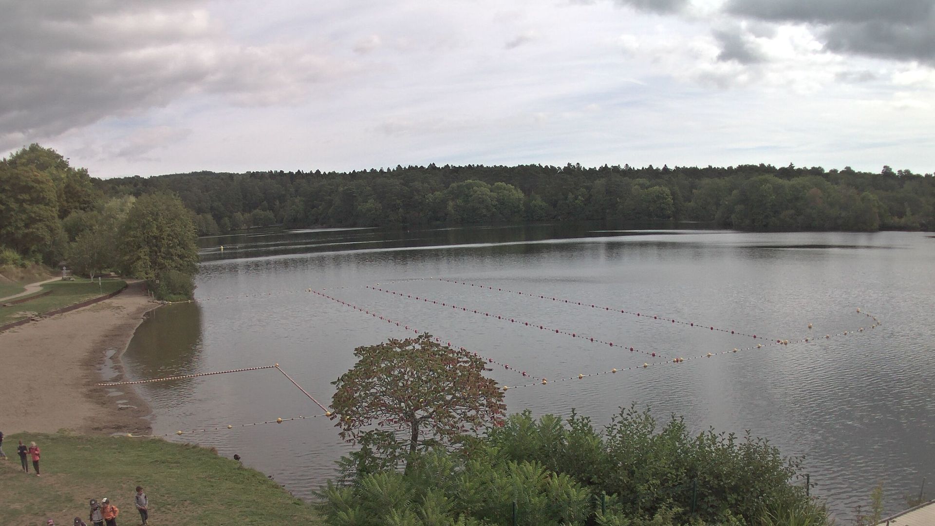 Aydat › Nord-est: Plage d’Aydat