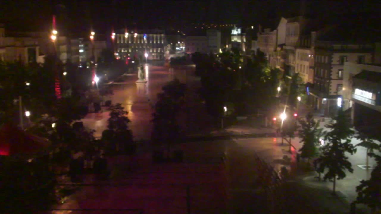Clermont-Ferrand › Sud-ouest: Carrousel de Jaude - Fontaine majestueuse