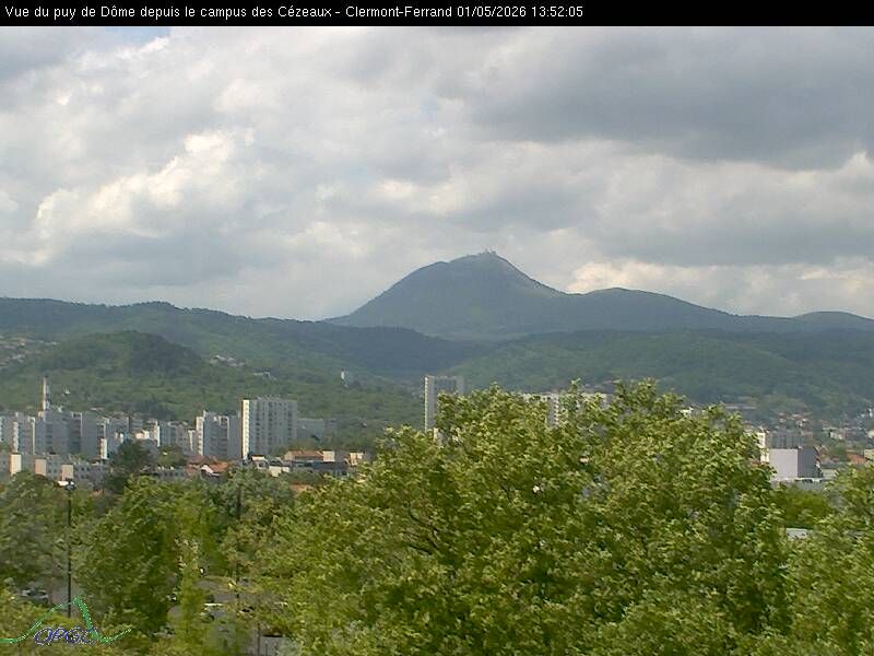 Clermont-Ferrand: Vue du puy de Dôme depuis Clermont Ferrand