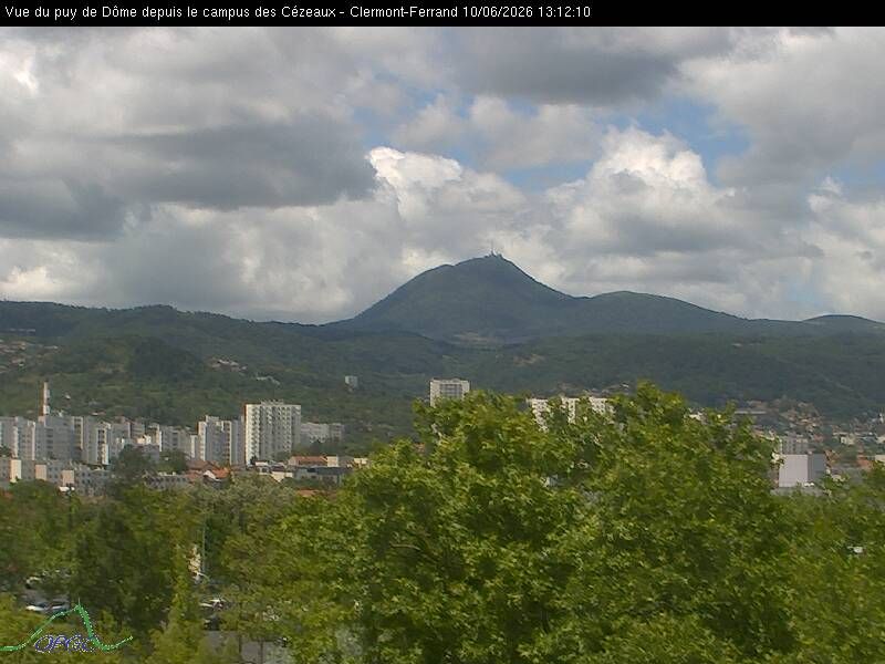 Clermont-Ferrand: Vue du puy de Dôme depuis Clermont Ferrand