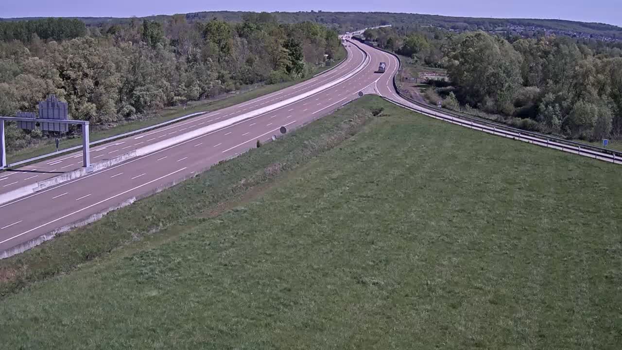 Gurgy: Auxerre-A6 près d'Auxerre, vue orientée vers Lyon