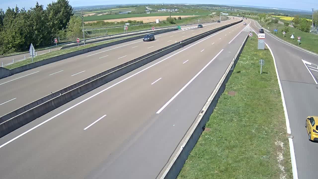 Nangis: Auxerre-A6 près d'Auxerre, et Avallon, à hauteur des aires de service de Venoy, vue orientée vers Paris