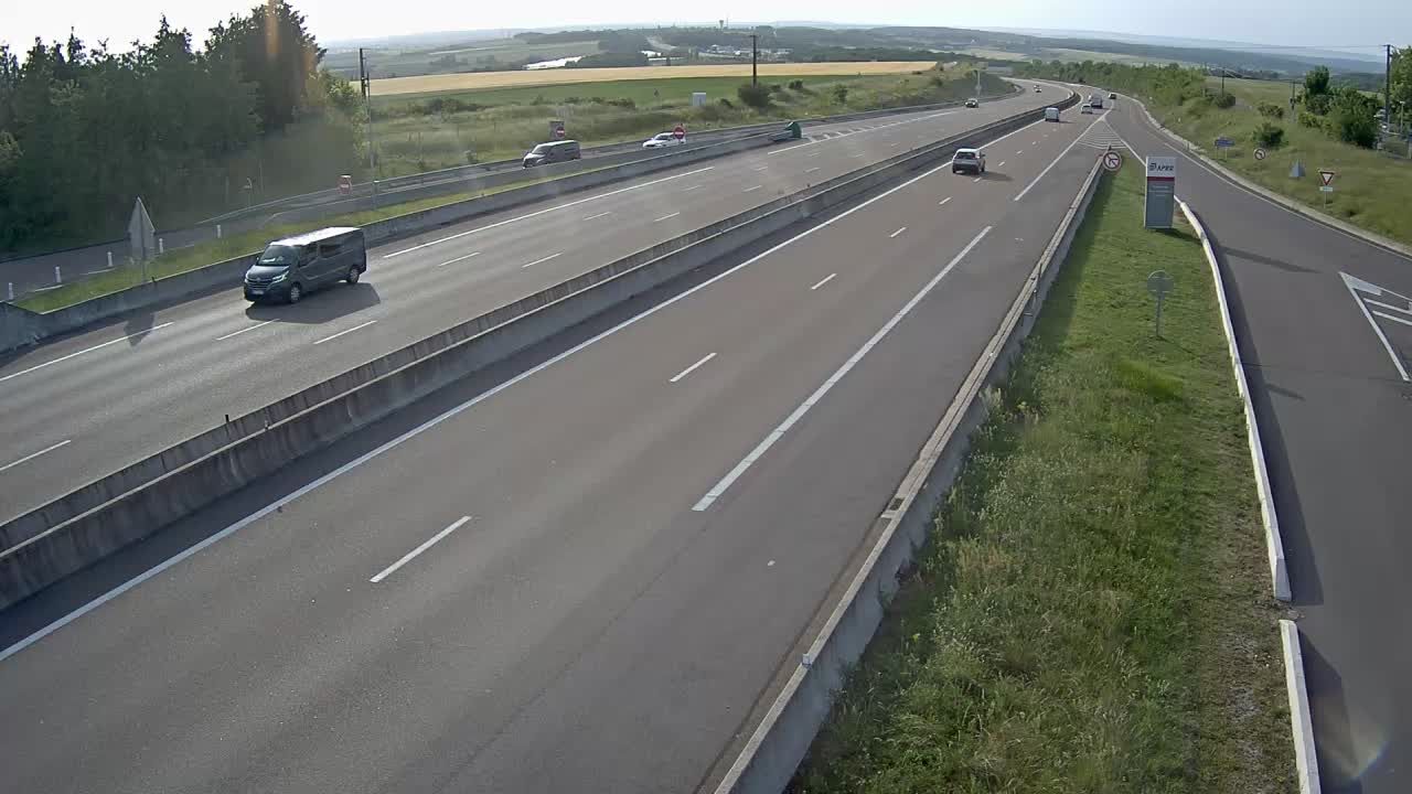 Nangis: Auxerre-A6 près d'Auxerre, et Avallon, à hauteur des aires de service de Venoy, vue orientée vers Paris