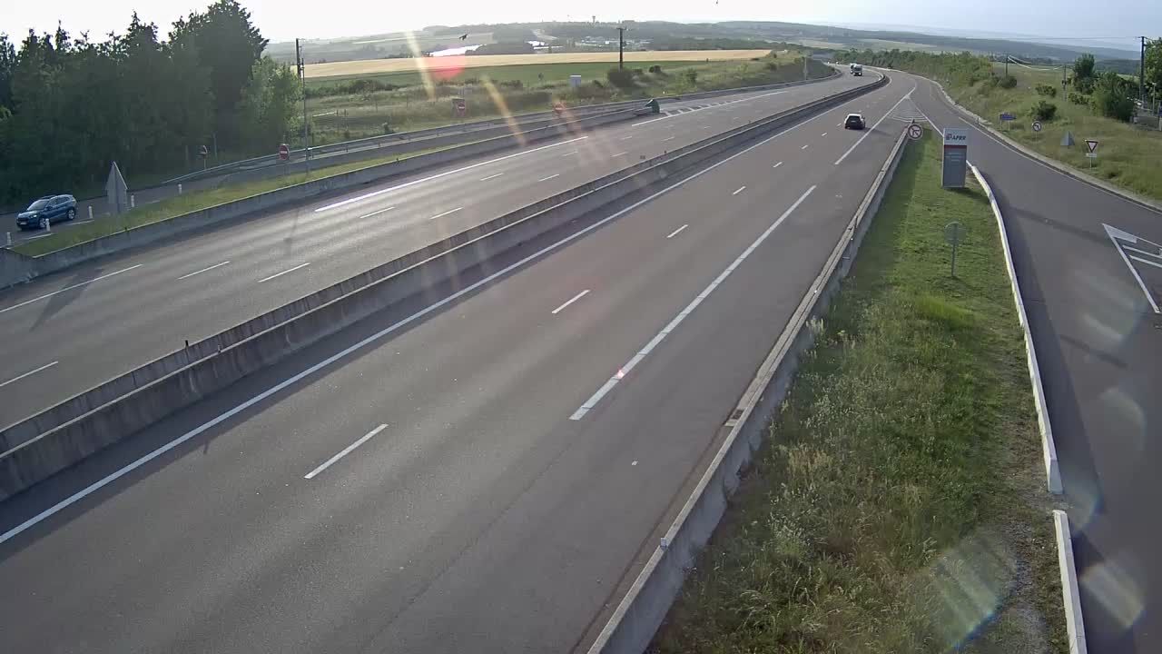 Nangis: Auxerre-A6 près d'Auxerre, et Avallon, à hauteur des aires de service de Venoy, vue orientée vers Paris