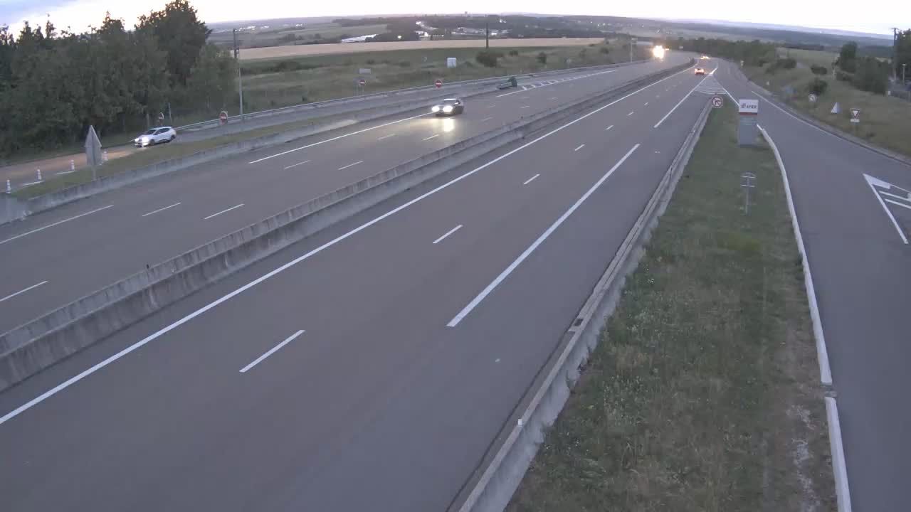 Nangis: Auxerre-A6 près d'Auxerre, et Avallon, à hauteur des aires de service de Venoy, vue orientée vers Paris