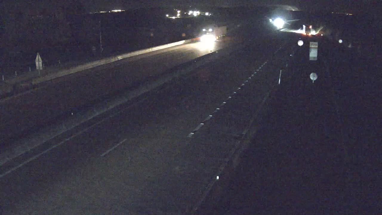 Nangis: Auxerre-A6 près d'Auxerre, et Avallon, à hauteur des aires de service de Venoy, vue orientée vers Paris