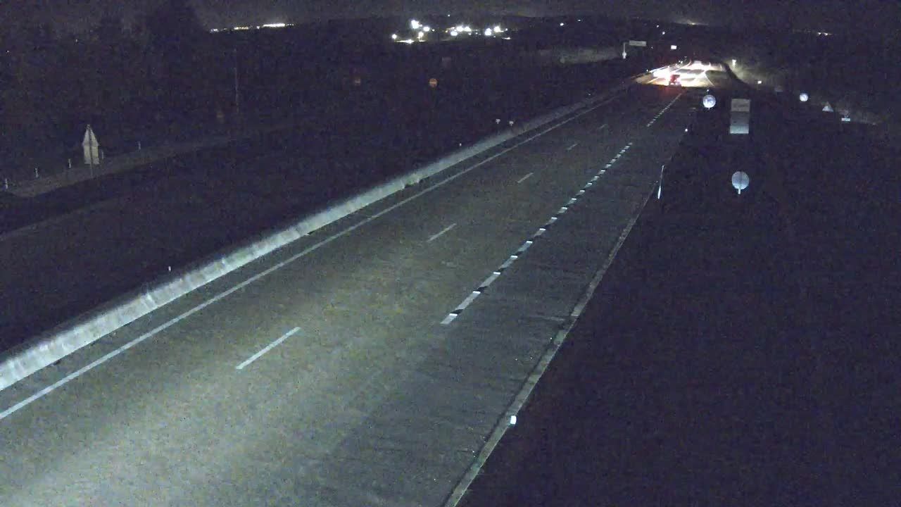 Nangis: Auxerre-A6 près d'Auxerre, et Avallon, à hauteur des aires de service de Venoy, vue orientée vers Paris