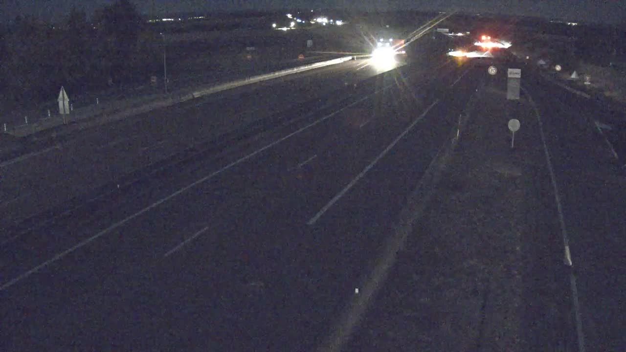 Nangis: Auxerre-A6 près d'Auxerre, et Avallon, à hauteur des aires de service de Venoy, vue orientée vers Paris