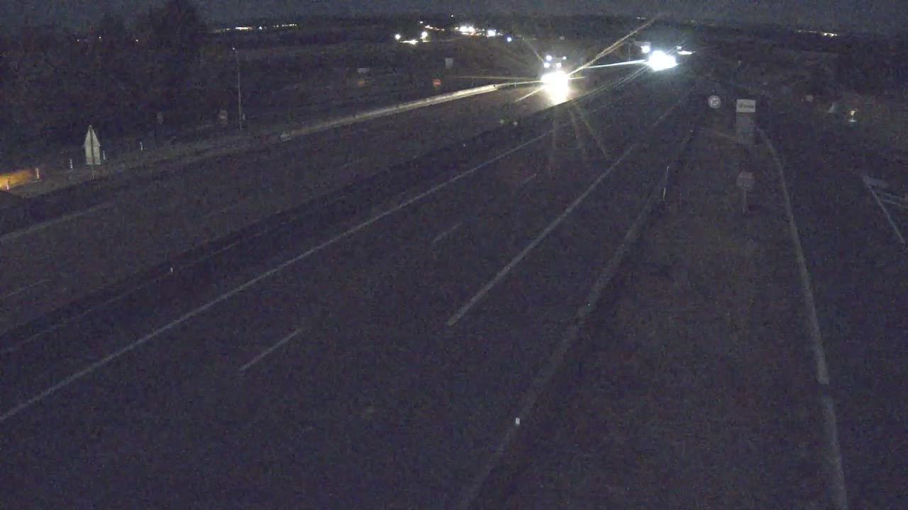 Nangis: Auxerre-A6 près d'Auxerre, et Avallon, à hauteur des aires de service de Venoy, vue orientée vers Paris