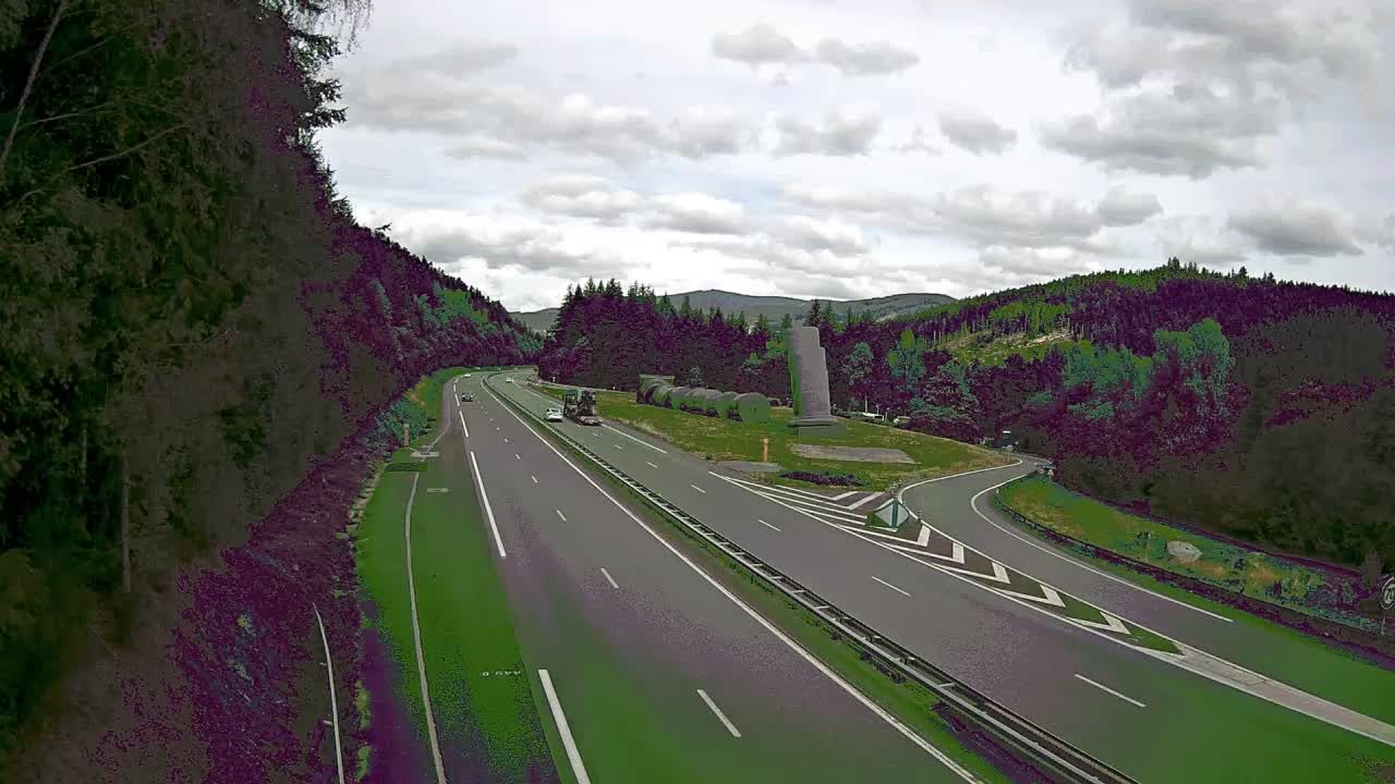 Saint-Gervazy: Noirétable-A89, aire des Suchères, près de Noirétable, vue orientée vers Clermont-Ferrand