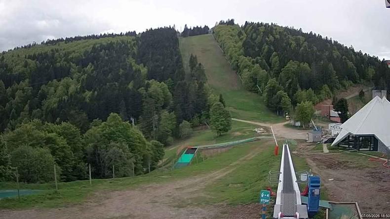 Borne › Sud-ouest: Auvergne-Rhône-Alpes, France: Ski slope