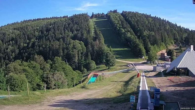 Borne › Sud-ouest: Auvergne-Rhône-Alpes, France: Ski slope