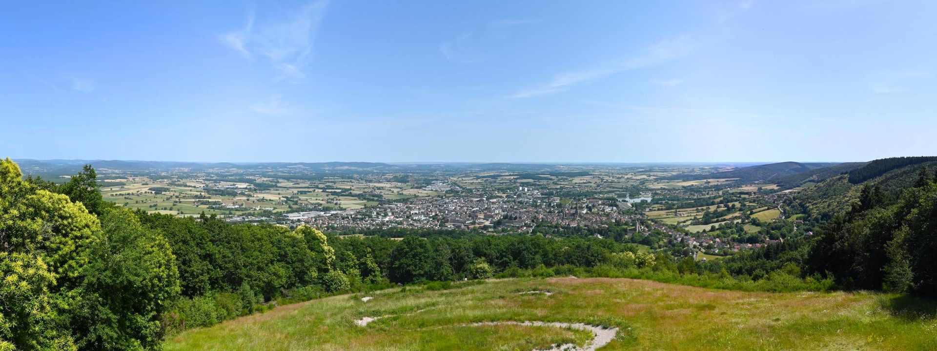 Autun › Nord-est: Tour des Ursulines - Saint-Lazare Cathedral - Mairie d'Autun - Plan d'Eau du Vallon - Golf Municipal Ville d'Autun Golf Bourgogne - Ancienne mine des Télots