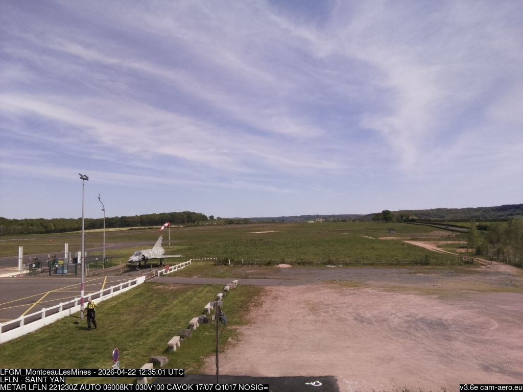 Pouilloux › Nord-est: Montceau-les-Mines - Pouilloux Airport