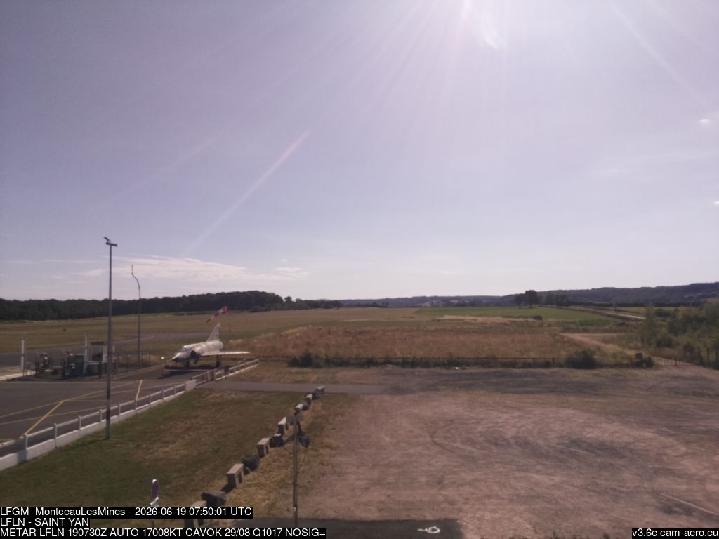 Pouilloux › Nord-est: Montceau-les-Mines - Pouilloux Airport
