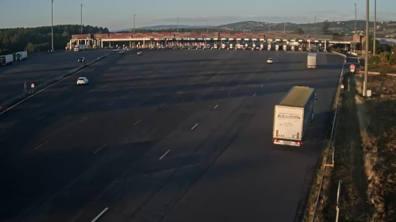 Villefranche-sur-Saône: A6 Péage de Villefranche Limas, au nord de Lyon, vue orientée vers Lyon