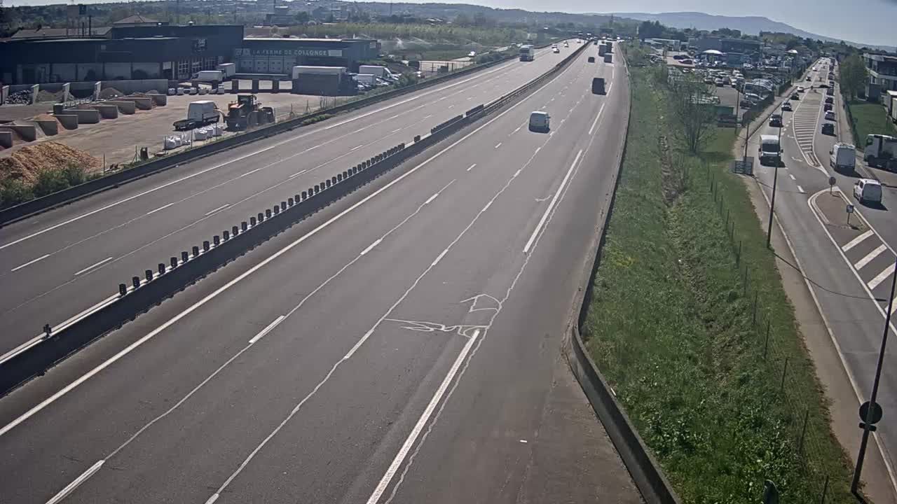 Villefranche-sur-Saône: Autoroute A6 en périphérie de Villefranche sur Saône Nord, vue orientée vers Lyon