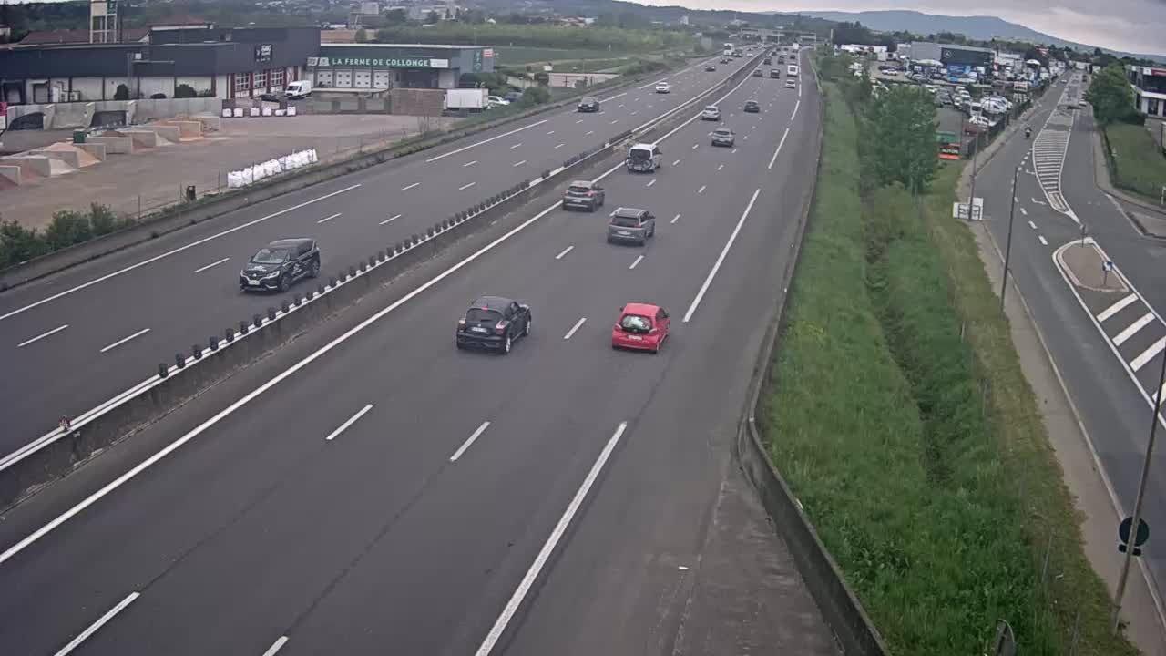 Villefranche-sur-Saône: Autoroute A6 en périphérie de Villefranche sur Saône Nord, vue orientée vers Lyon