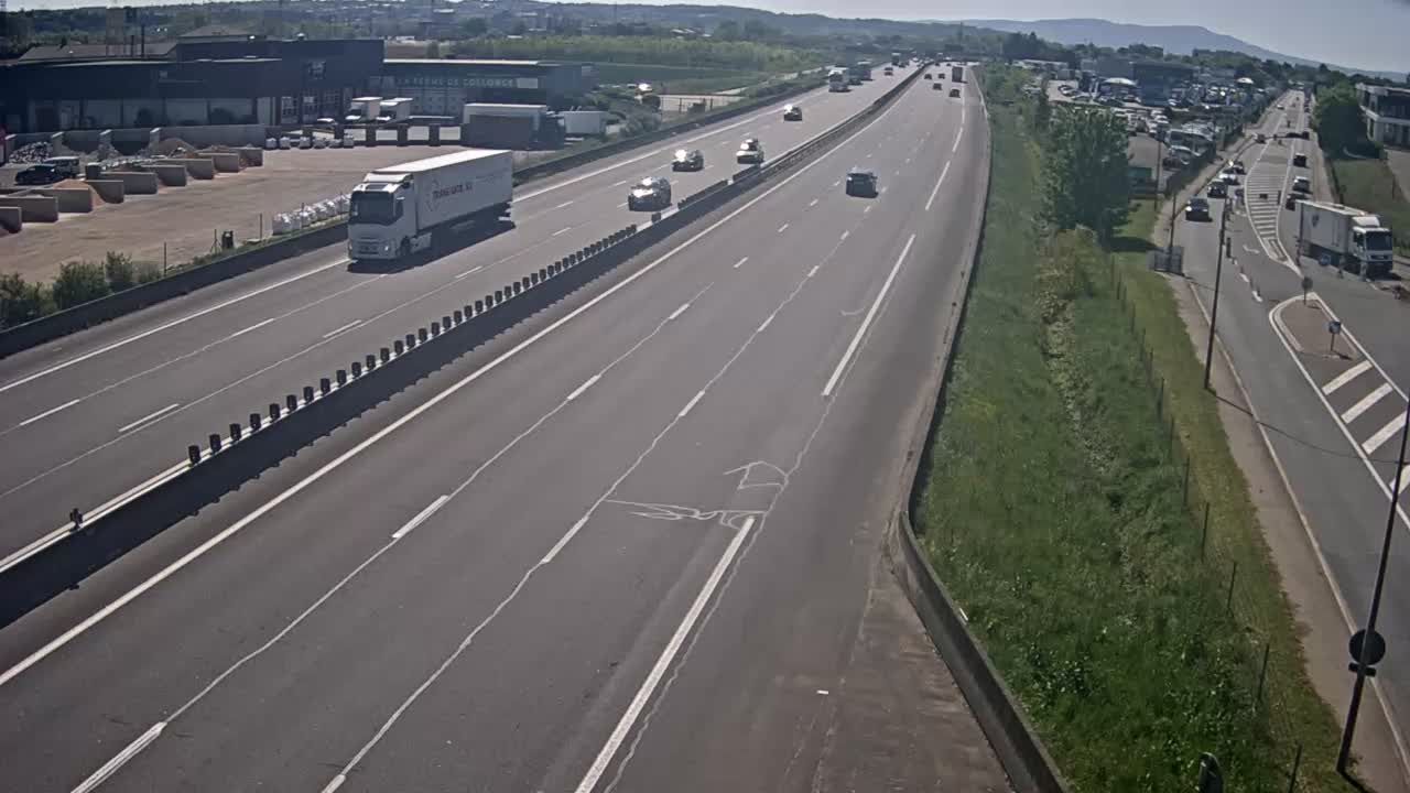Villefranche-sur-Saône: Autoroute A6 en périphérie de Villefranche sur Saône Nord, vue orientée vers Lyon