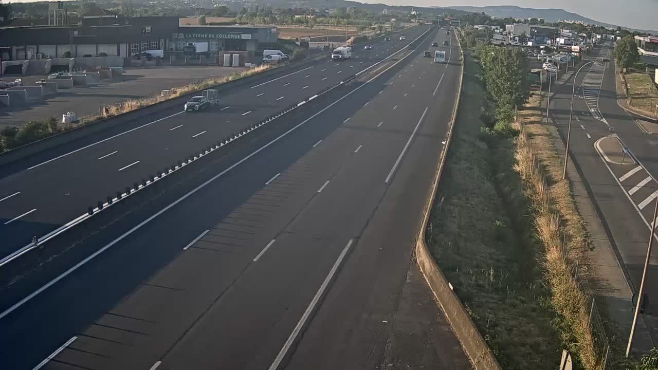 Villefranche-sur-Saône: Autoroute A6 en périphérie de Villefranche sur Saône Nord, vue orientée vers Lyon