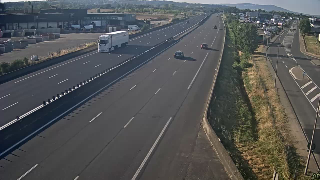 Villefranche-sur-Saône: Autoroute A6 en périphérie de Villefranche sur Saône Nord, vue orientée vers Lyon