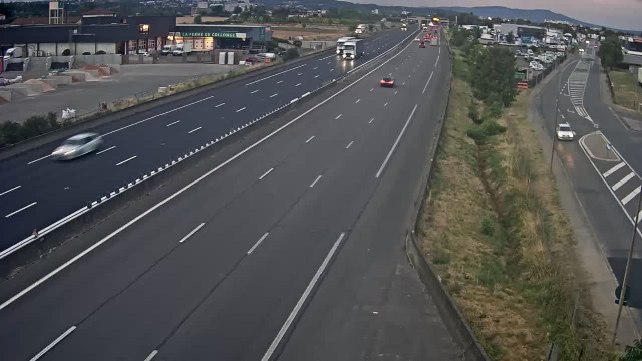Villefranche-sur-Saône: Autoroute A6 en périphérie de Villefranche sur Saône Nord, vue orientée vers Lyon