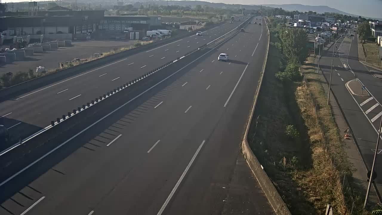 Villefranche-sur-Saône: Autoroute A6 en périphérie de Villefranche sur Saône Nord, vue orientée vers Lyon
