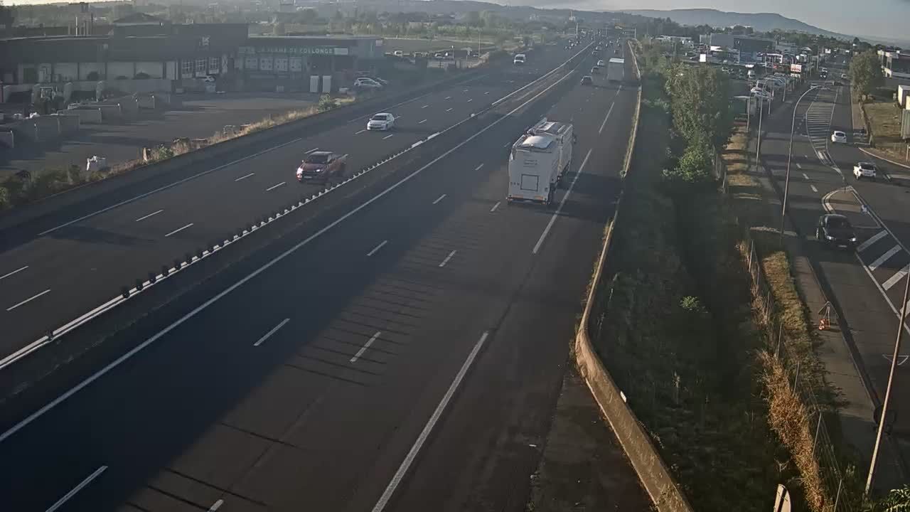 Villefranche-sur-Saône: Autoroute A6 en périphérie de Villefranche sur Saône Nord, vue orientée vers Lyon