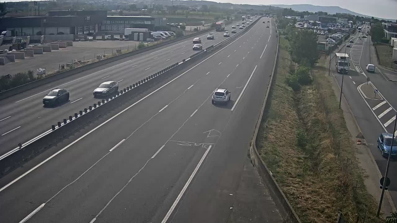 Villefranche-sur-Saône: Autoroute A6 en périphérie de Villefranche sur Saône Nord, vue orientée vers Lyon