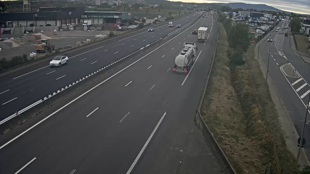 Villefranche-sur-Saône: Autoroute A6 en périphérie de Villefranche sur Saône Nord, vue orientée vers Lyon