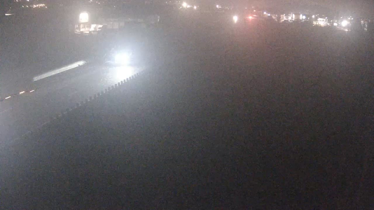 Villefranche-sur-Saône: Autoroute A6 en périphérie de Villefranche sur Saône Nord, vue orientée vers Lyon