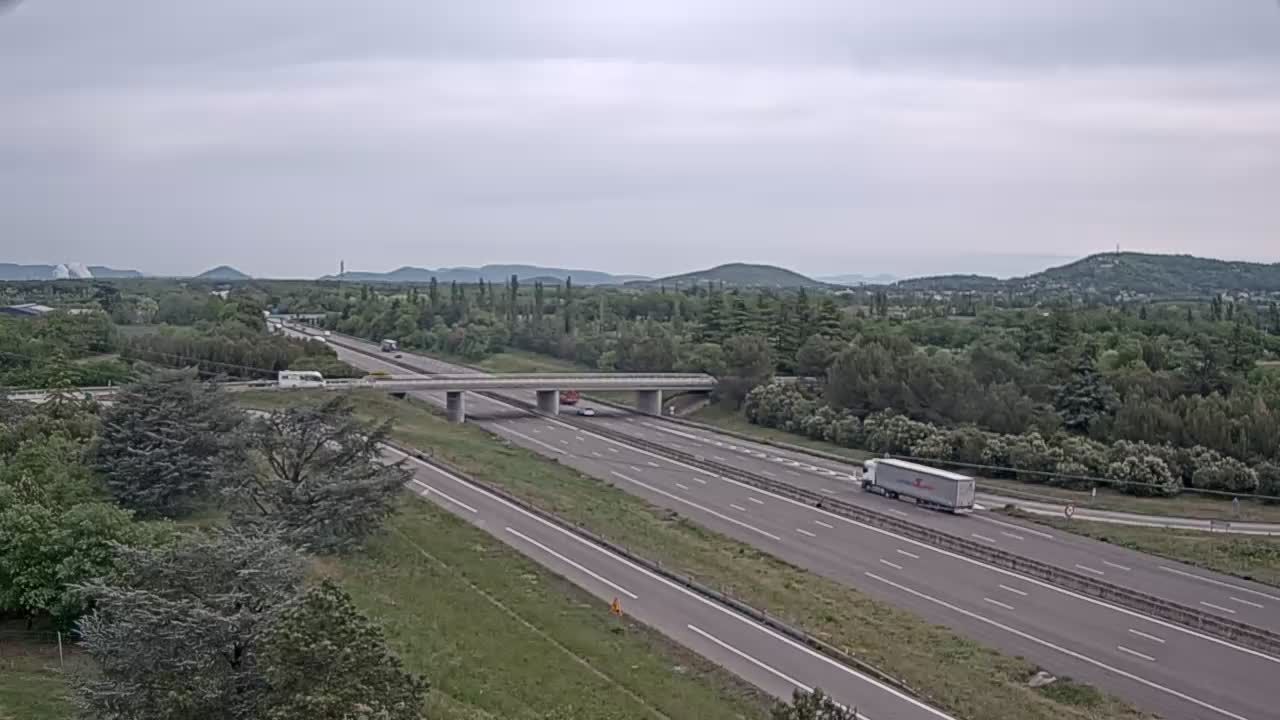 Malataverne: Montélimar-A7 près de Montélimar vue sur la gauche orientée vers Orange et sur la droite vers Lyon