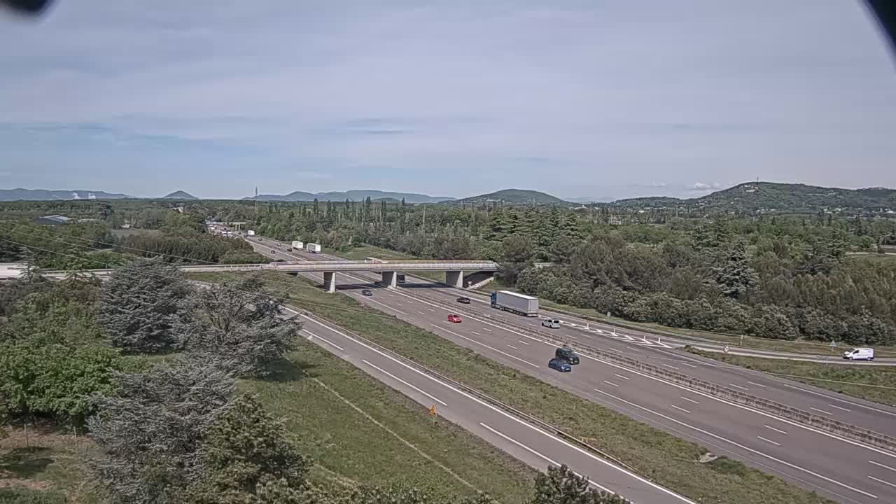 Malataverne: Montélimar-A7 près de Montélimar vue sur la gauche orientée vers Orange et sur la droite vers Lyon