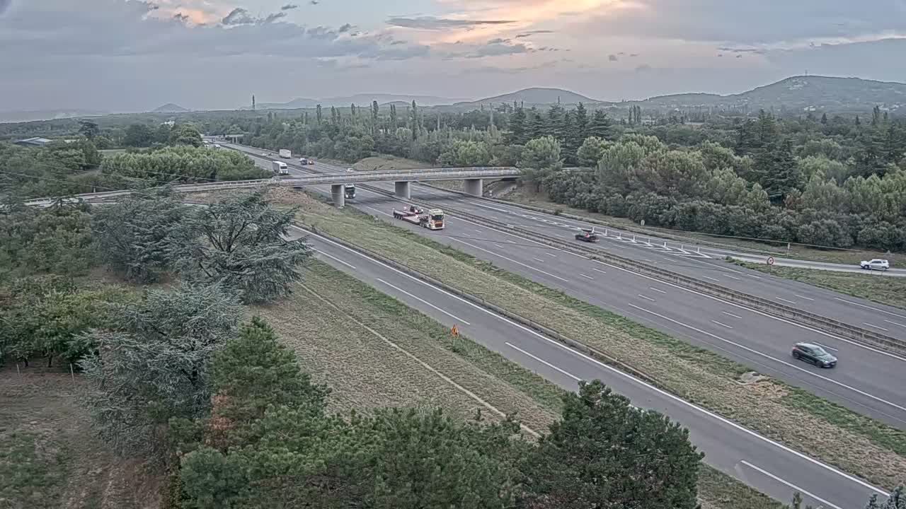 Malataverne: Montélimar-A7 près de Montélimar vue sur la gauche orientée vers Orange et sur la droite vers Lyon